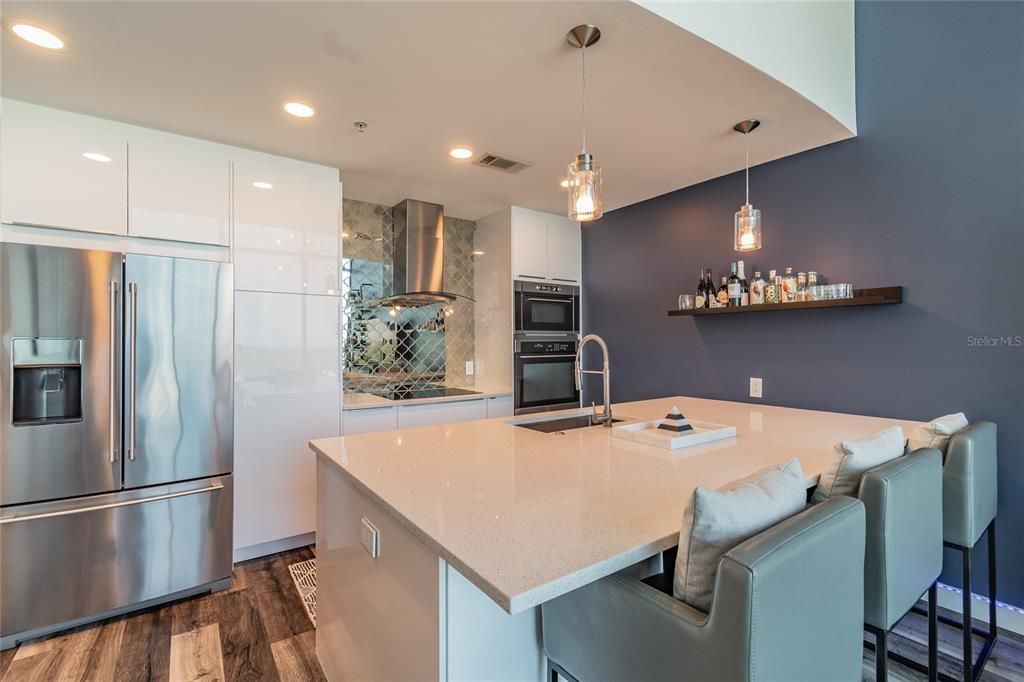 For Rent: $3,200 (1 beds, 1 baths, 715 Square Feet)