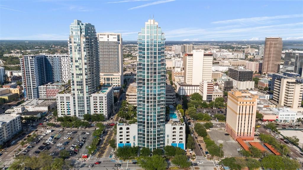 For Rent: $3,200 (1 beds, 1 baths, 715 Square Feet)