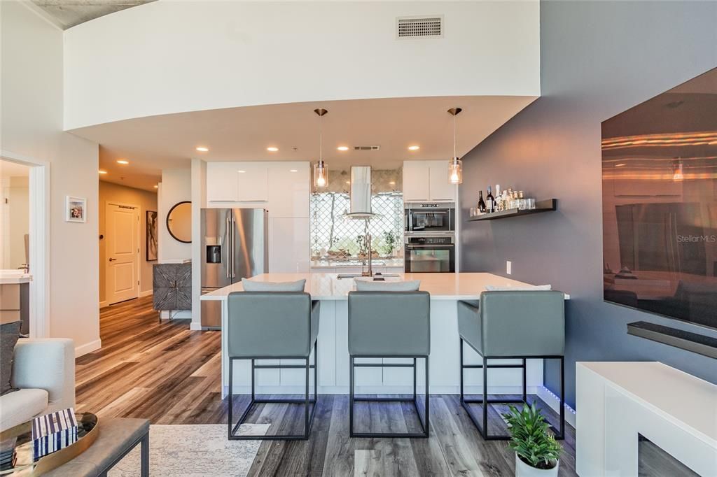 For Rent: $3,200 (1 beds, 1 baths, 715 Square Feet)