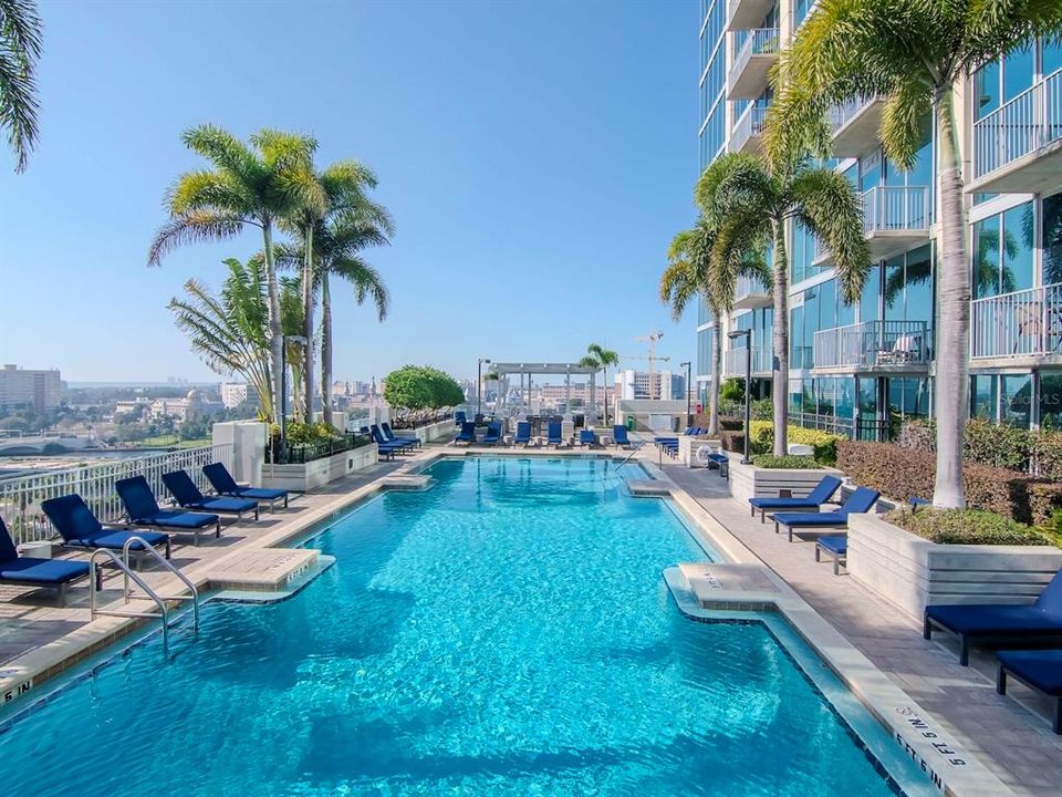 For Rent: $3,200 (1 beds, 1 baths, 715 Square Feet)