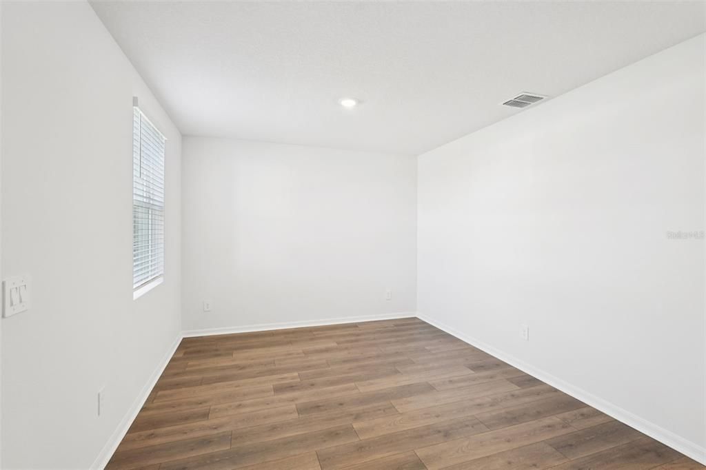 En Venta: $493,695 (5 camas, 3 baños, 2828 Pies cuadrados)