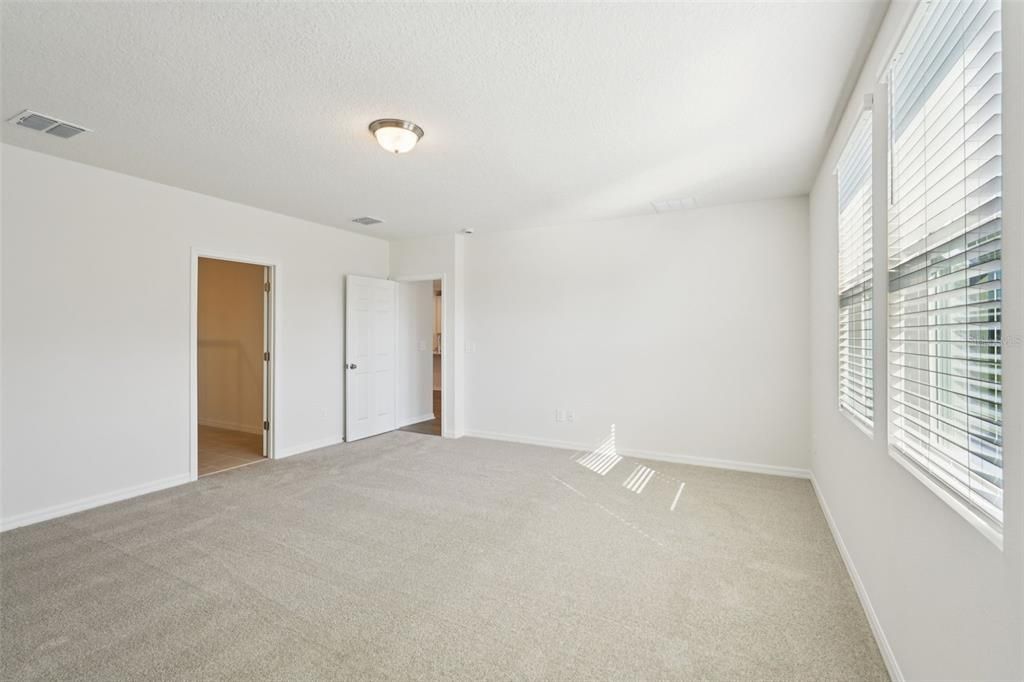 En Venta: $493,695 (5 camas, 3 baños, 2828 Pies cuadrados)