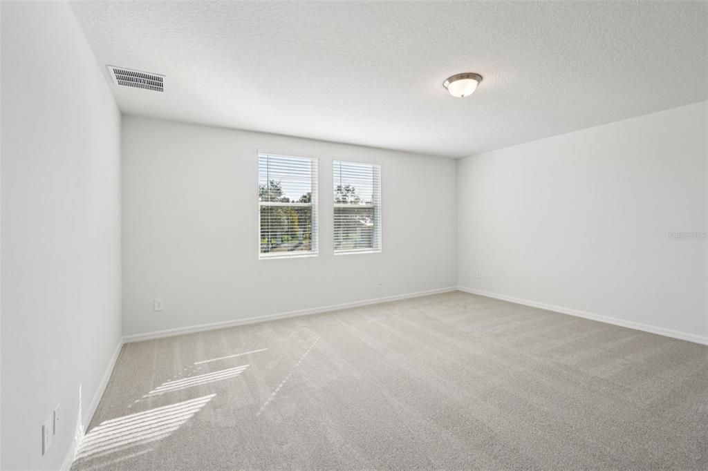 En Venta: $493,695 (5 camas, 3 baños, 2828 Pies cuadrados)