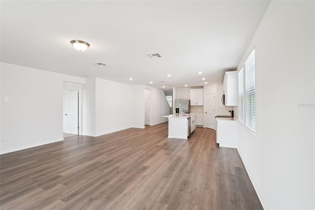 En Venta: $493,695 (5 camas, 3 baños, 2828 Pies cuadrados)