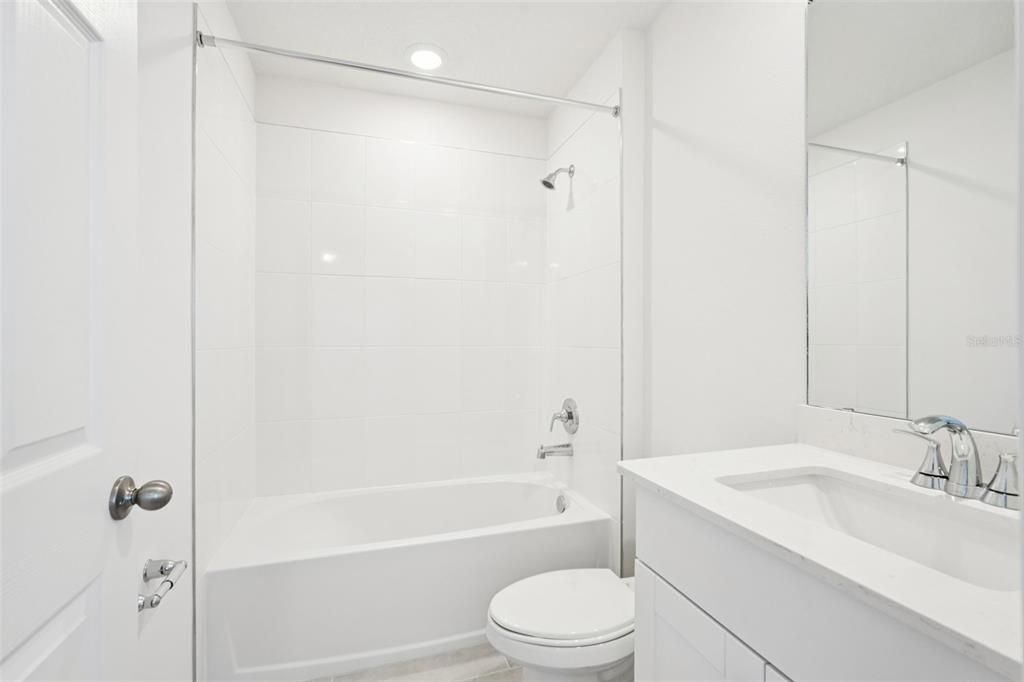 En Venta: $493,695 (5 camas, 3 baños, 2828 Pies cuadrados)