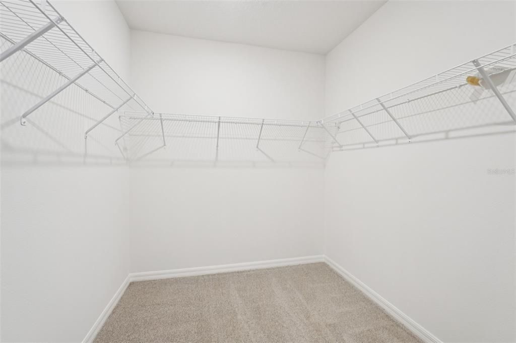 En Venta: $493,695 (5 camas, 3 baños, 2828 Pies cuadrados)