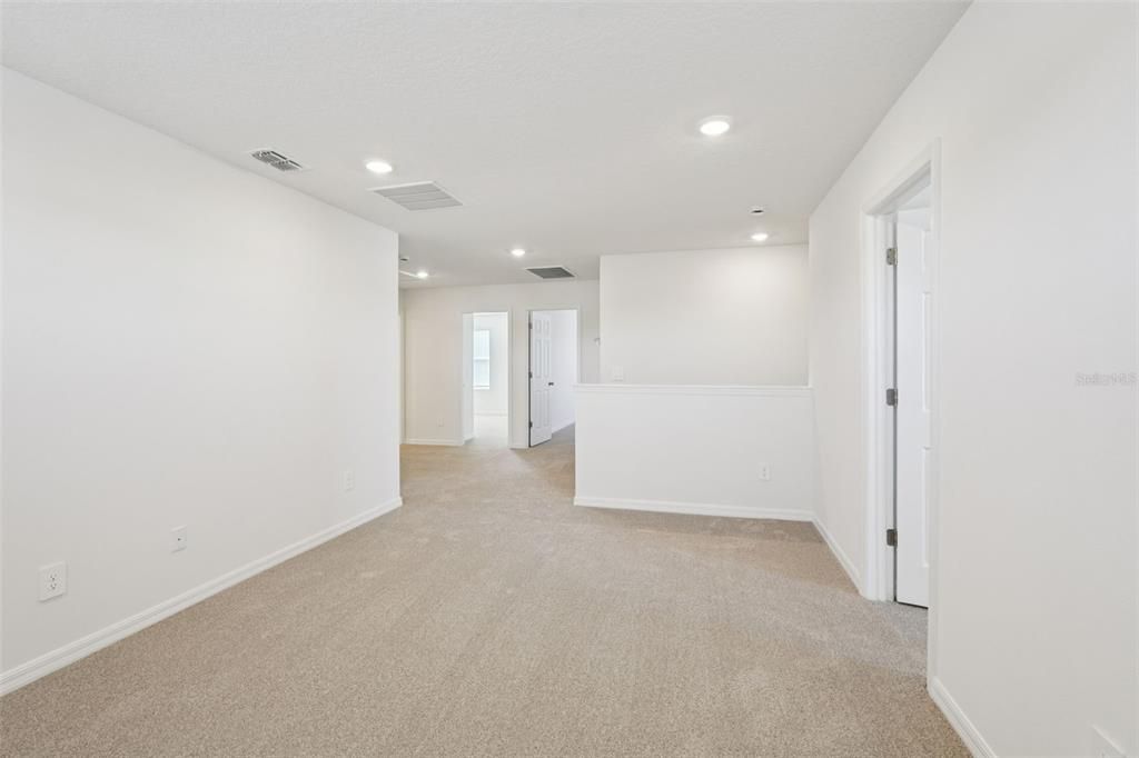 En Venta: $493,695 (5 camas, 3 baños, 2828 Pies cuadrados)