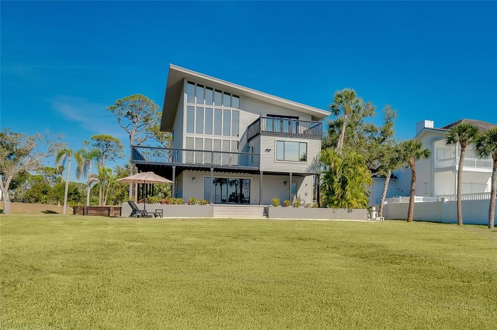 For Sale: $2,399,000 (4 beds, 3 baths, 3214 Square Feet)