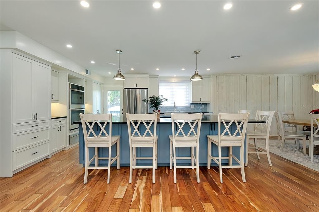 For Sale: $2,399,000 (4 beds, 3 baths, 3214 Square Feet)