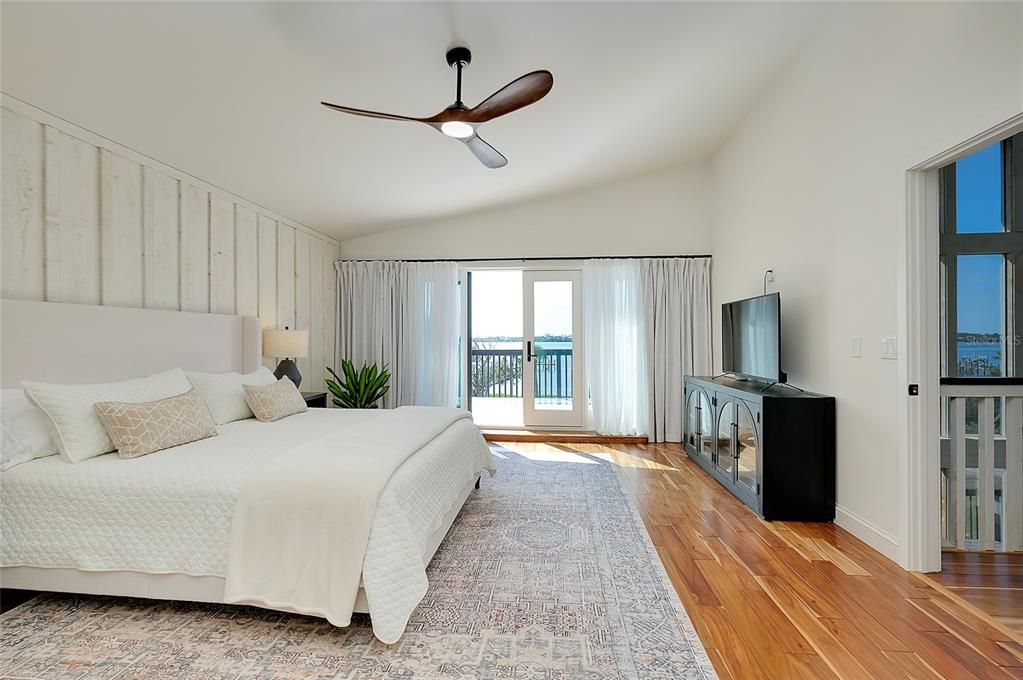 For Sale: $2,399,000 (4 beds, 3 baths, 3214 Square Feet)