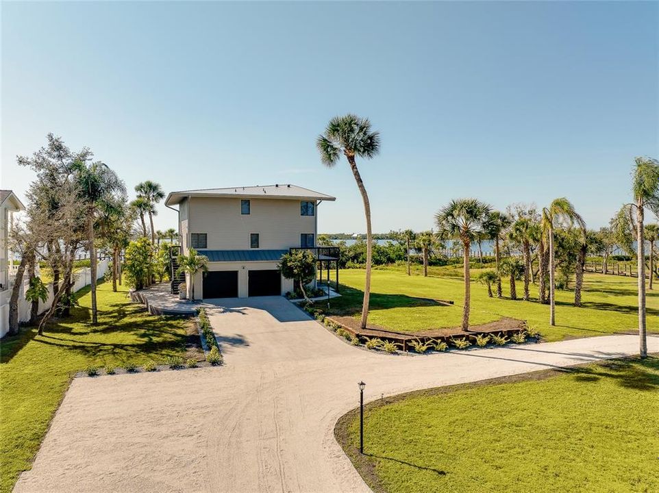 For Sale: $2,399,000 (4 beds, 3 baths, 3214 Square Feet)