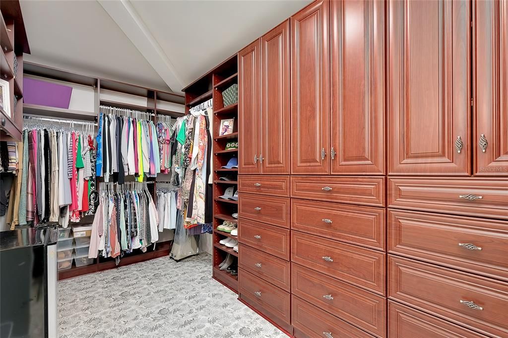 For Sale: $2,399,000 (4 beds, 3 baths, 3214 Square Feet)