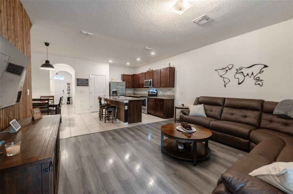 En Venta: $292,000 (3 camas, 2 baños, 1707 Pies cuadrados)