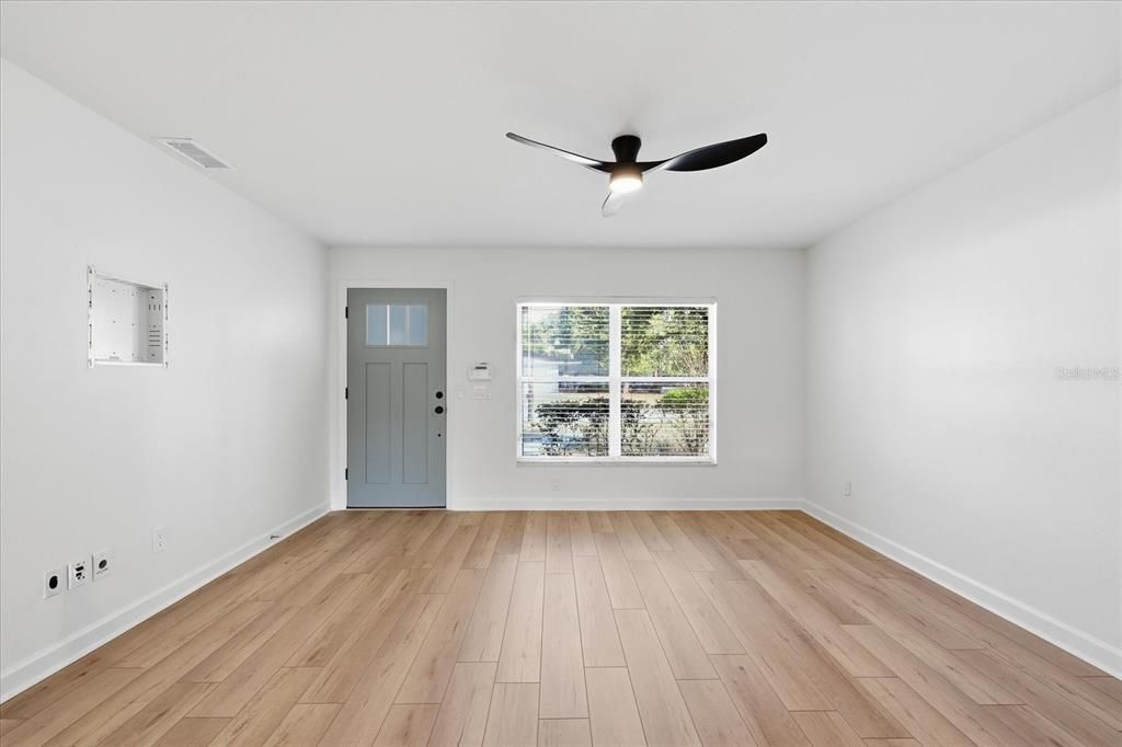 For Rent: $4,100 (3 beds, 2 baths, 1200 Square Feet)