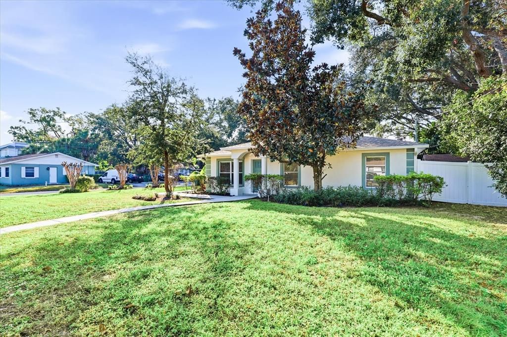 For Rent: $4,100 (3 beds, 2 baths, 1200 Square Feet)