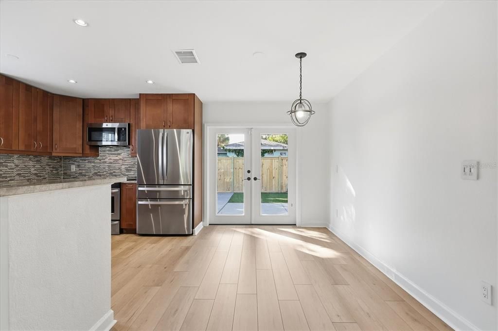 For Rent: $4,100 (3 beds, 2 baths, 1200 Square Feet)