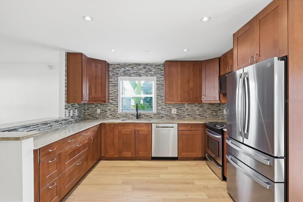 For Rent: $4,100 (3 beds, 2 baths, 1200 Square Feet)