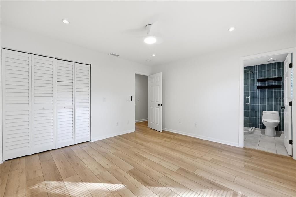 For Rent: $4,100 (3 beds, 2 baths, 1200 Square Feet)