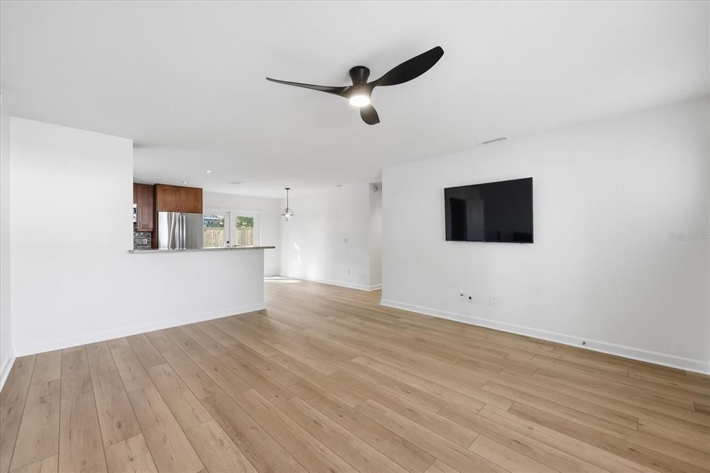 For Rent: $4,100 (3 beds, 2 baths, 1200 Square Feet)