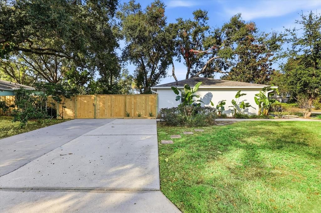 For Rent: $4,100 (3 beds, 2 baths, 1200 Square Feet)