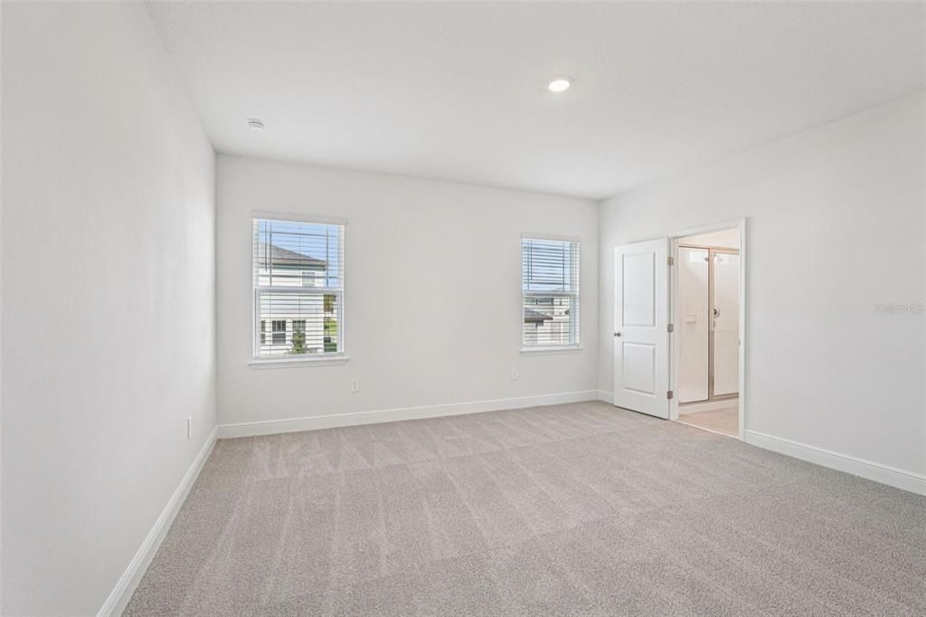 En Venta: $536,060 (4 camas, 2 baños, 2601 Pies cuadrados)