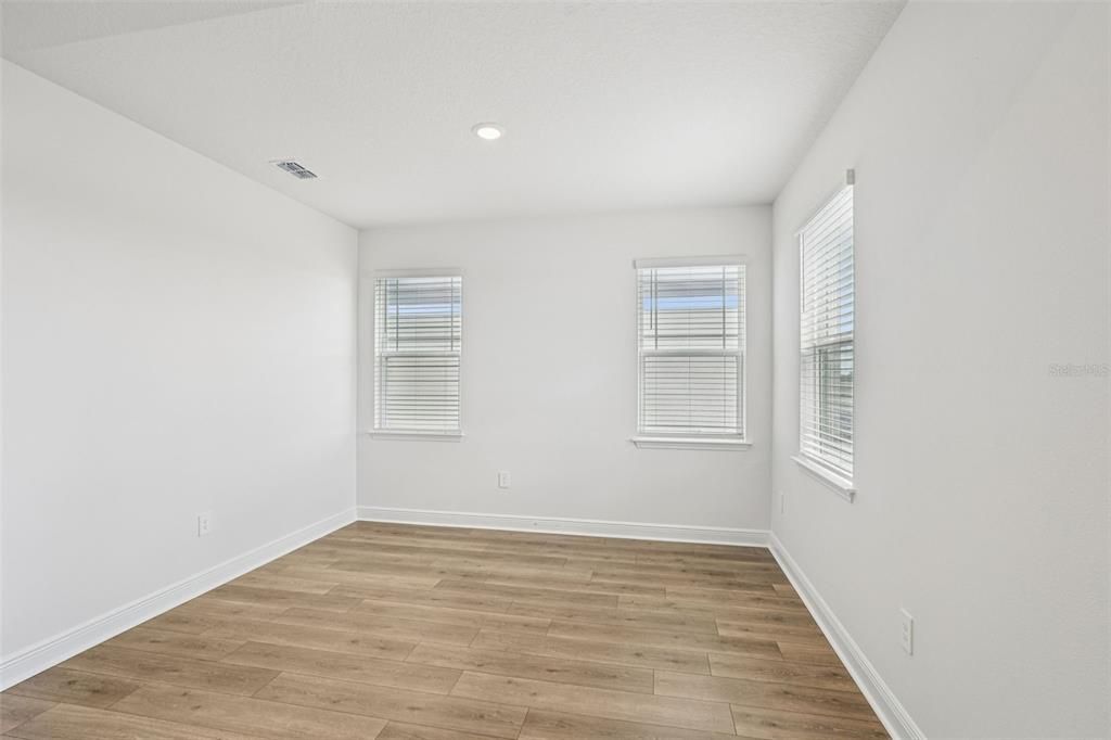 En Venta: $536,060 (4 camas, 2 baños, 2601 Pies cuadrados)