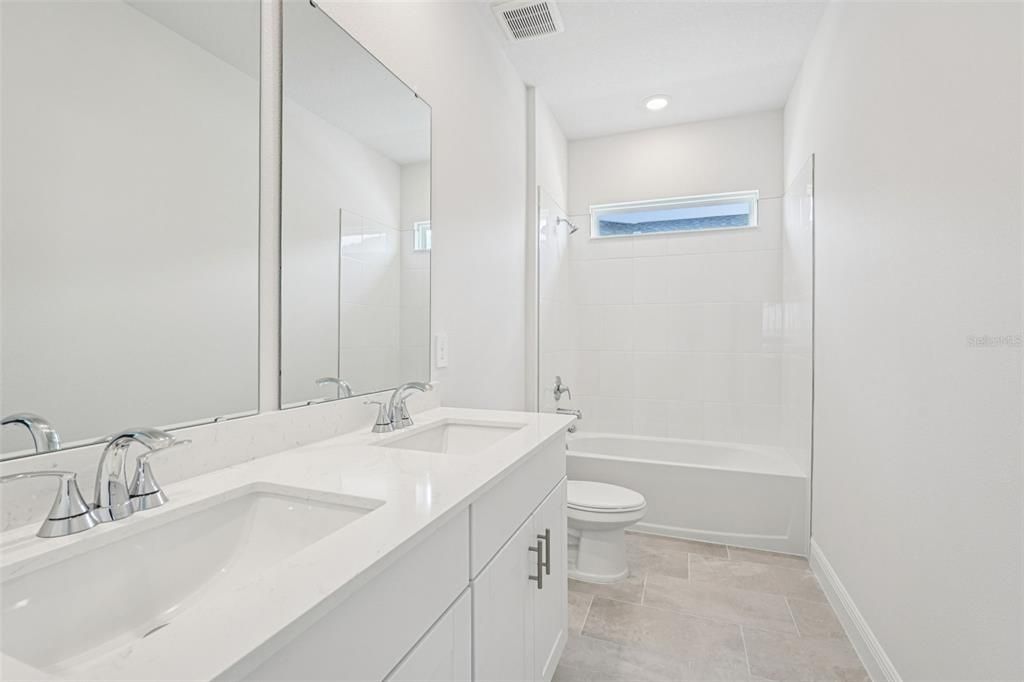 En Venta: $536,060 (4 camas, 2 baños, 2601 Pies cuadrados)