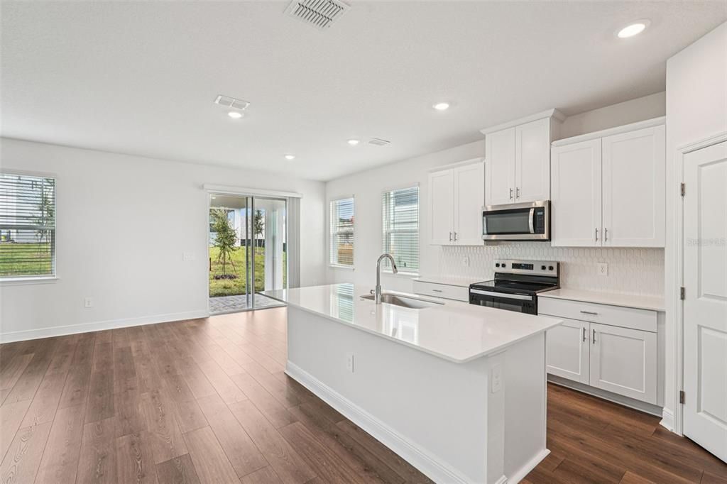 En Venta: $536,060 (4 camas, 2 baños, 2601 Pies cuadrados)