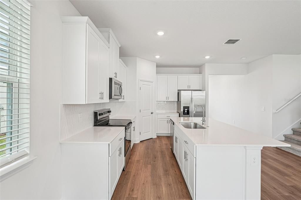 En Venta: $536,060 (4 camas, 2 baños, 2601 Pies cuadrados)