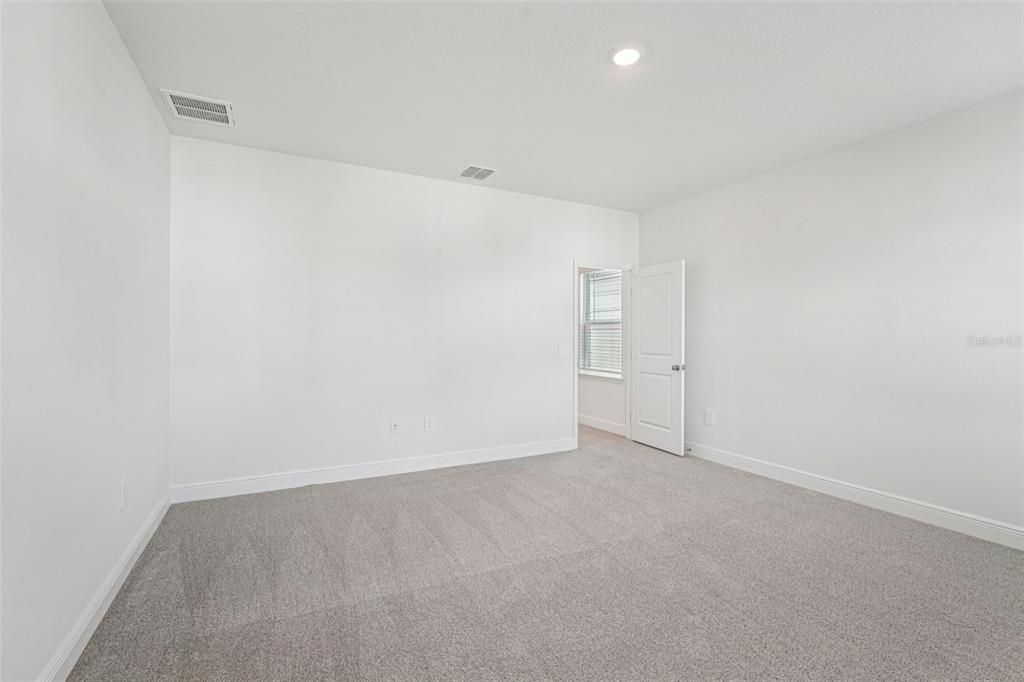 En Venta: $536,060 (4 camas, 2 baños, 2601 Pies cuadrados)