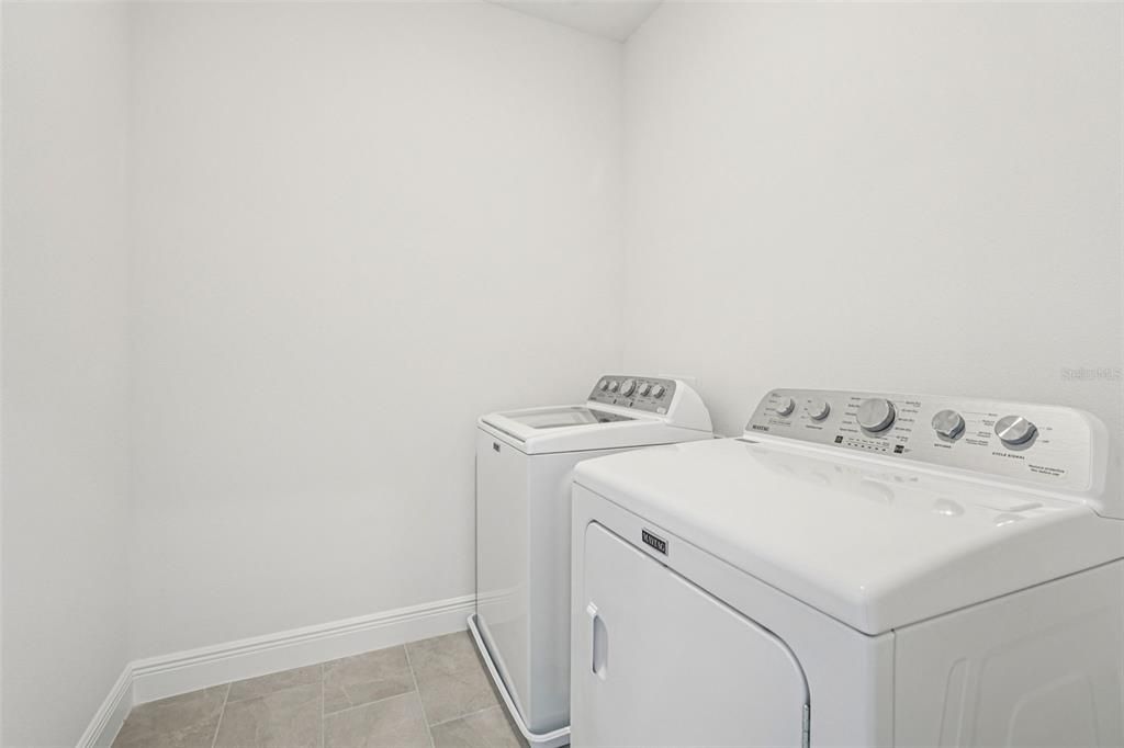 En Venta: $536,060 (4 camas, 2 baños, 2601 Pies cuadrados)