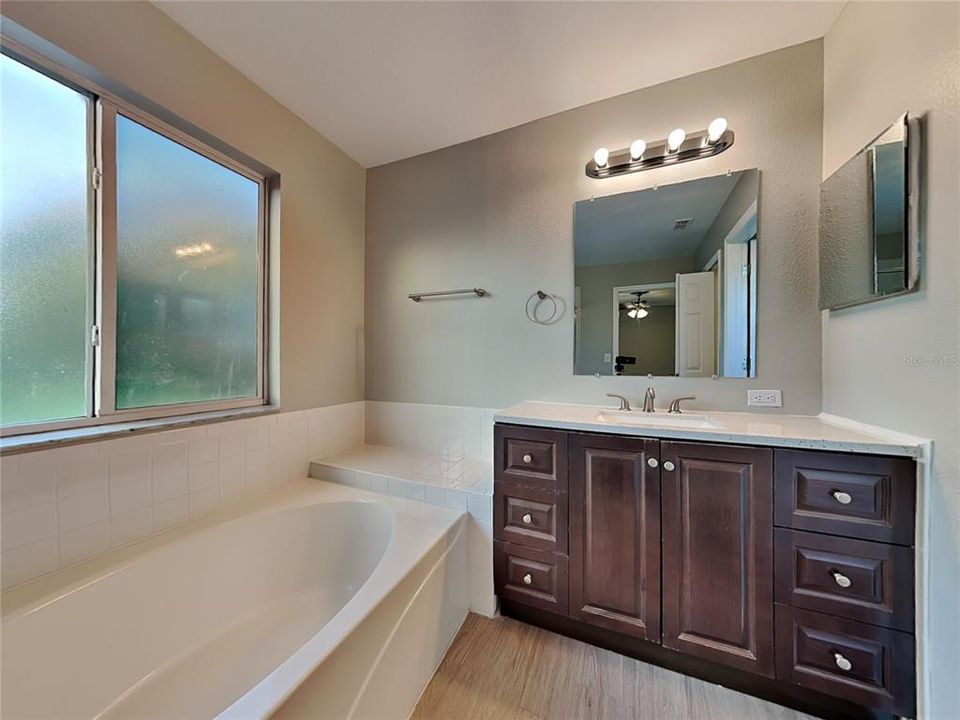 En Renta: $2,399 (4 camas, 2 baños, 1736 Pies cuadrados)