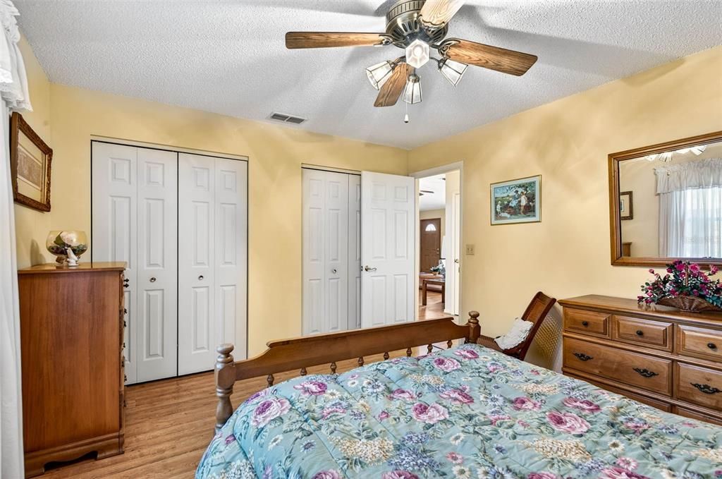 For Sale: $379,900 (3 beds, 2 baths, 1884 Square Feet)