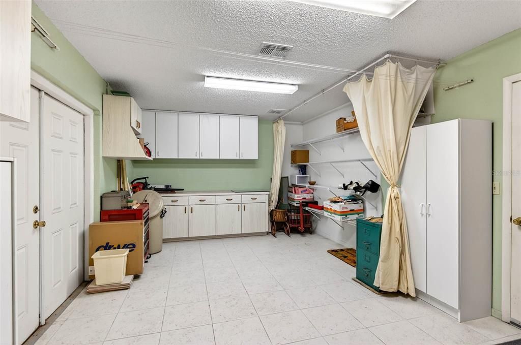 For Sale: $379,900 (3 beds, 2 baths, 1884 Square Feet)