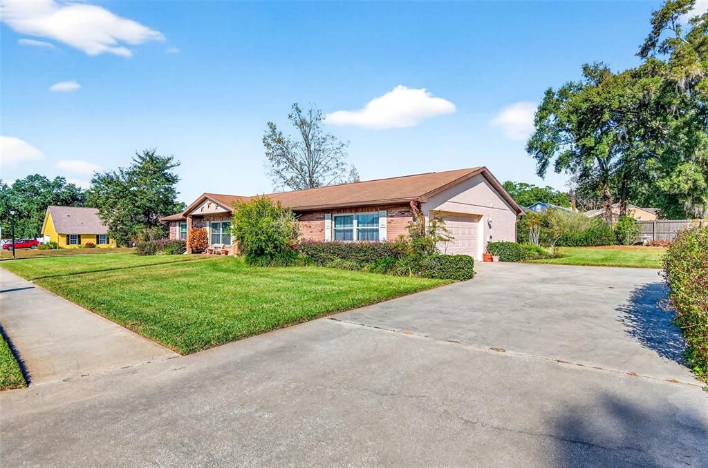 For Sale: $379,900 (3 beds, 2 baths, 1884 Square Feet)