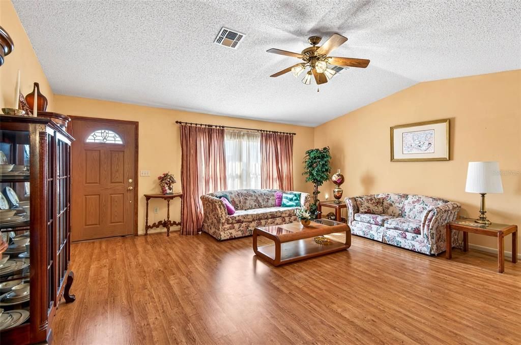 For Sale: $379,900 (3 beds, 2 baths, 1884 Square Feet)