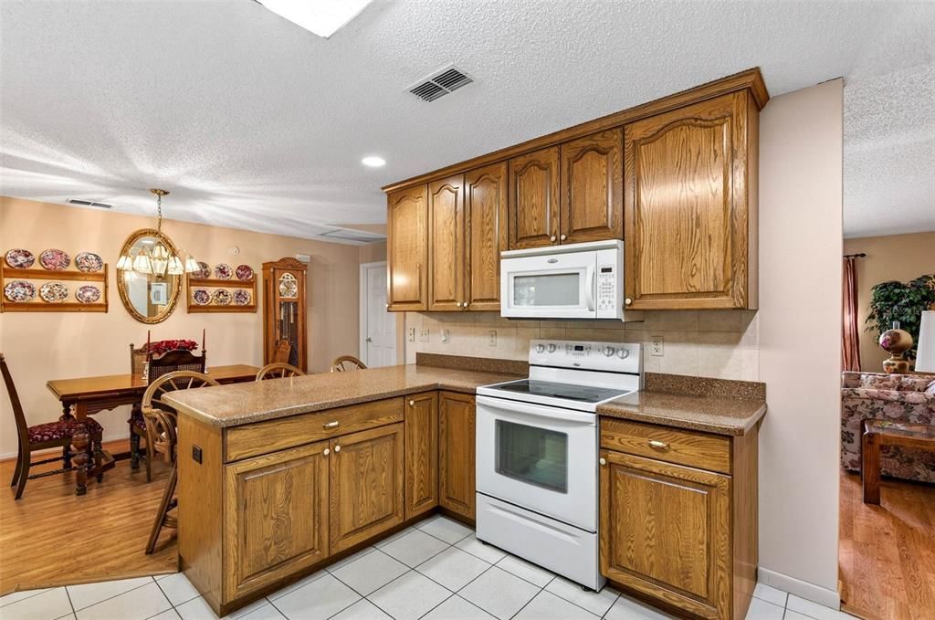 For Sale: $379,900 (3 beds, 2 baths, 1884 Square Feet)