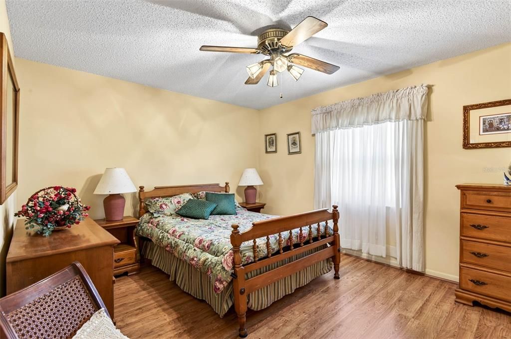 For Sale: $379,900 (3 beds, 2 baths, 1884 Square Feet)