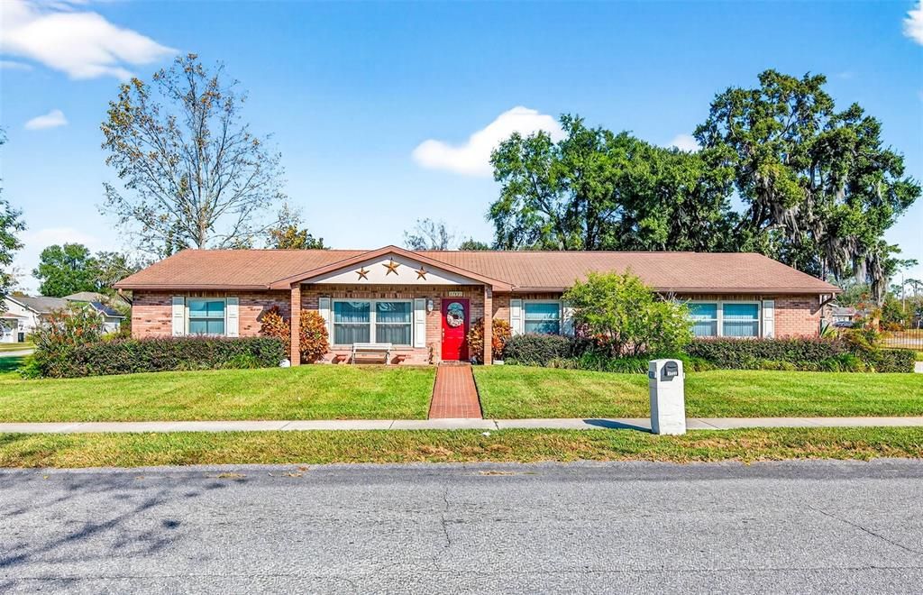 For Sale: $379,900 (3 beds, 2 baths, 1884 Square Feet)