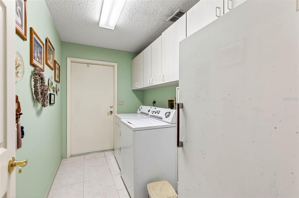 For Sale: $379,900 (3 beds, 2 baths, 1884 Square Feet)