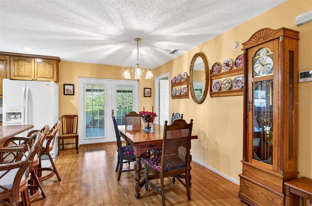 For Sale: $379,900 (3 beds, 2 baths, 1884 Square Feet)