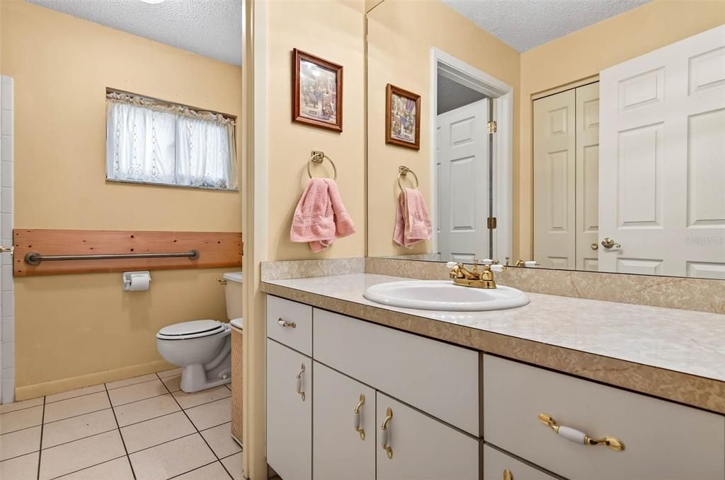 For Sale: $379,900 (3 beds, 2 baths, 1884 Square Feet)