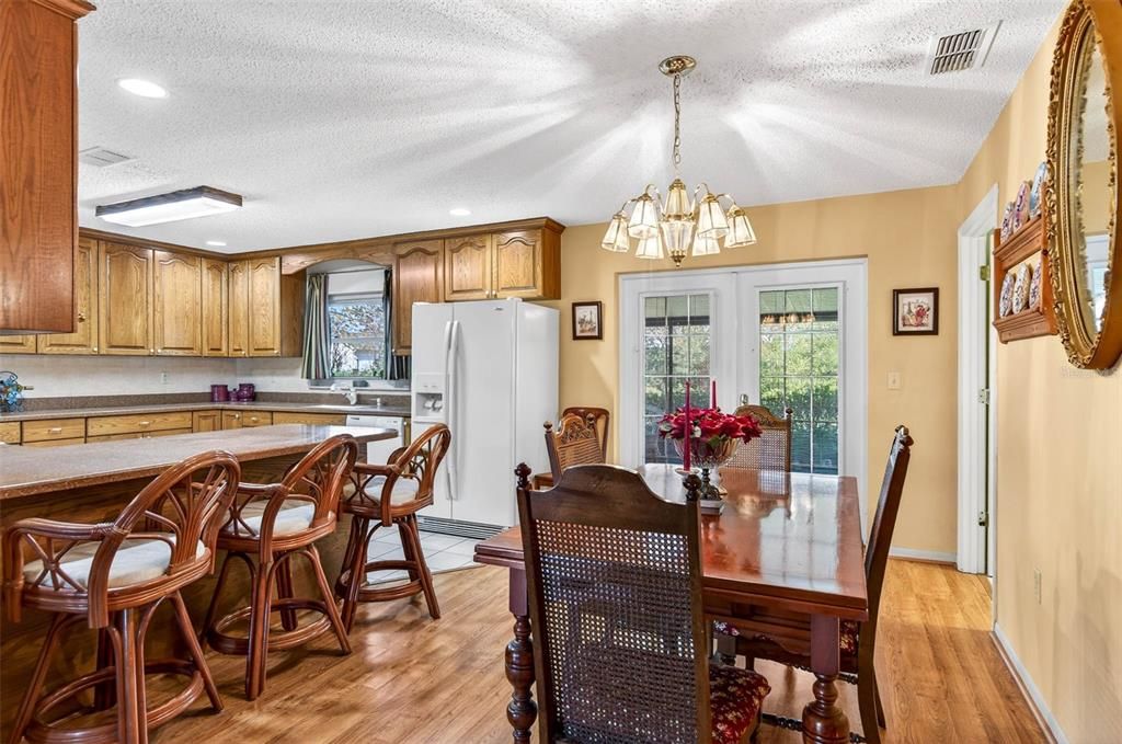 For Sale: $379,900 (3 beds, 2 baths, 1884 Square Feet)