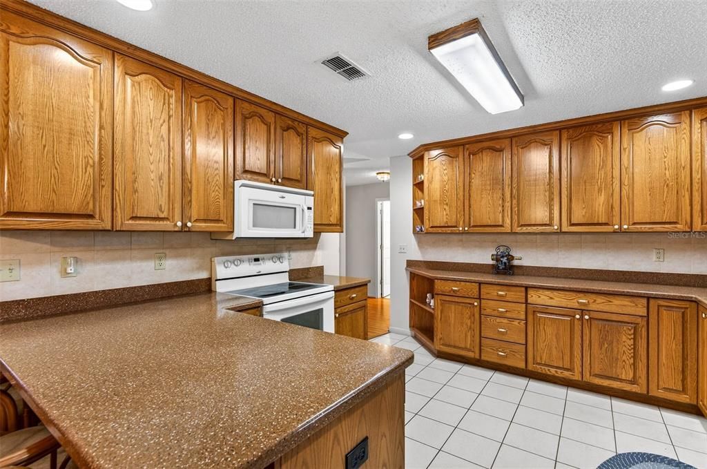 For Sale: $379,900 (3 beds, 2 baths, 1884 Square Feet)