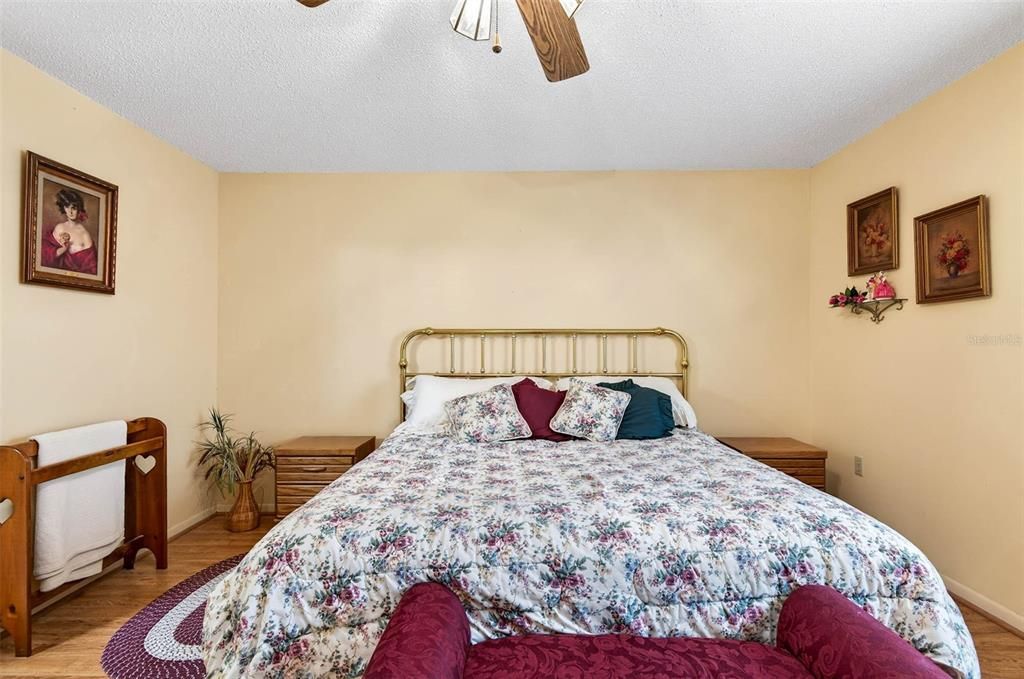 For Sale: $379,900 (3 beds, 2 baths, 1884 Square Feet)