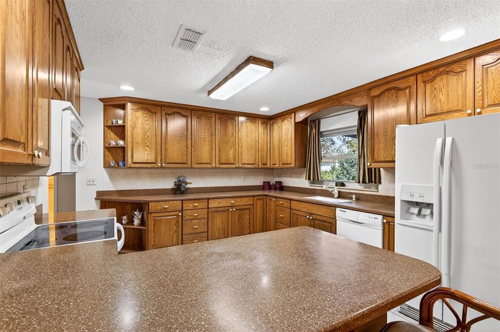 For Sale: $379,900 (3 beds, 2 baths, 1884 Square Feet)