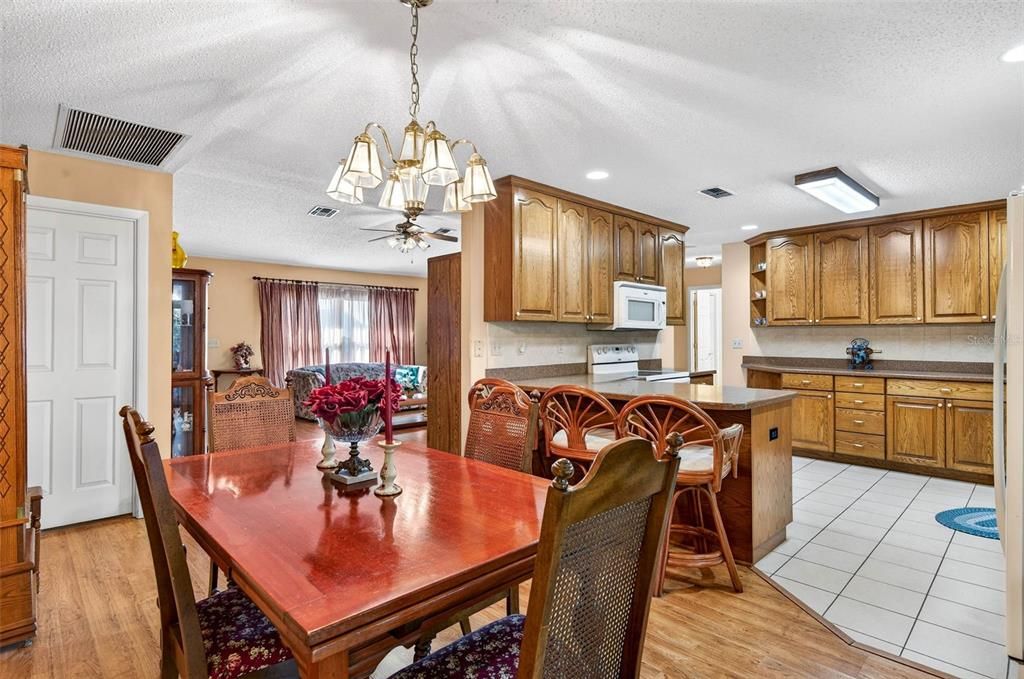 For Sale: $379,900 (3 beds, 2 baths, 1884 Square Feet)