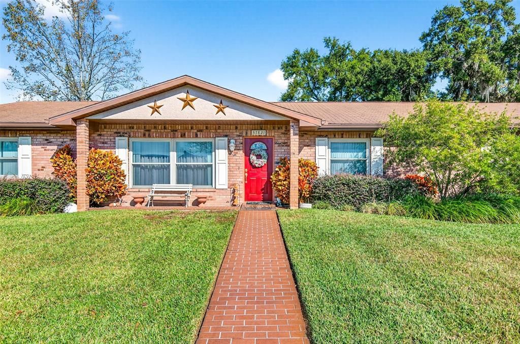 For Sale: $379,900 (3 beds, 2 baths, 1884 Square Feet)