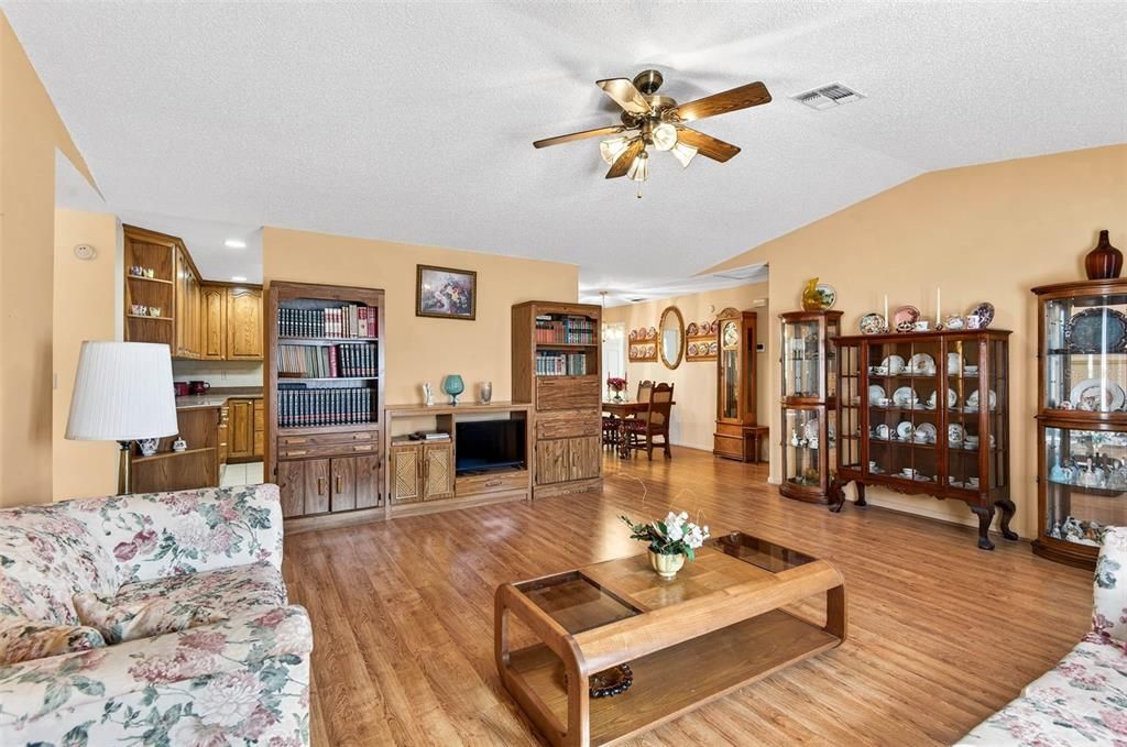 For Sale: $379,900 (3 beds, 2 baths, 1884 Square Feet)