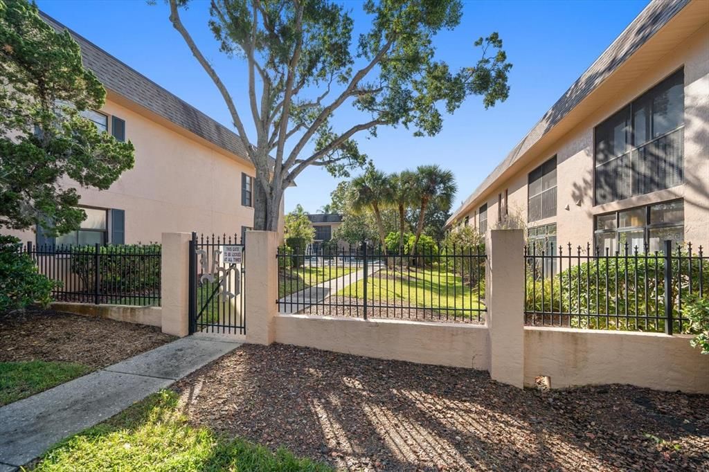 На продажу: $238,000 (2 спален, 2 ванн, 924 Квадратных фут)